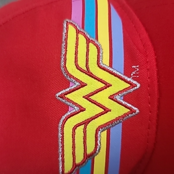 Wonder Woman kids adjustable hat - Picture 2 of 5